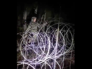 Pijani Białorusini pod bronią zaczepiają polskich żołnierzy. MON opublikowało nowe nagranie [WIDEO]